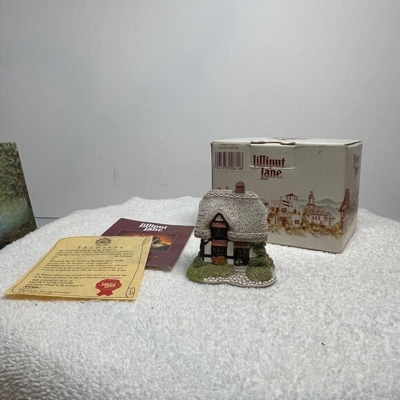 Lilliput Lane Granny Smiths Cottage With Deed from 1992 - Picture 3 of 11